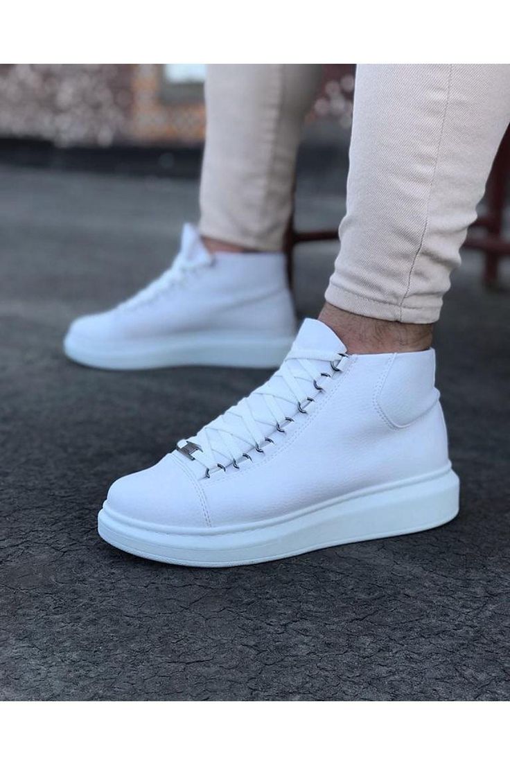 WG032 White Lace-up Sneakers Half Ankle Boots - STREET MODE ™ Fall Outfits 2022, Early Fall Outfits, Current Fashion Trends, Clean Shoes, Outfits 2022, Early Fall, Trends 2022, Petite Outfits, Casual Fall Outfits