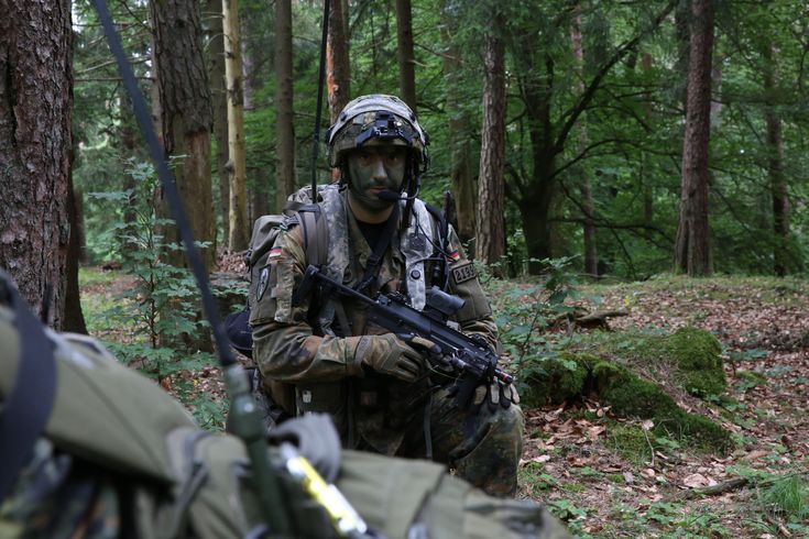 A German Bundeswehr soldier of 4th Paratrooper Company 31st Paratrooper Regiment (Fallschirmjägerregiment) June 21 2016 [5760 3840] Military Suit, Im A Survivor, Special Operations Forces, All Countries, German Army, Special Operations, Mans World, June 21, Modern Warfare