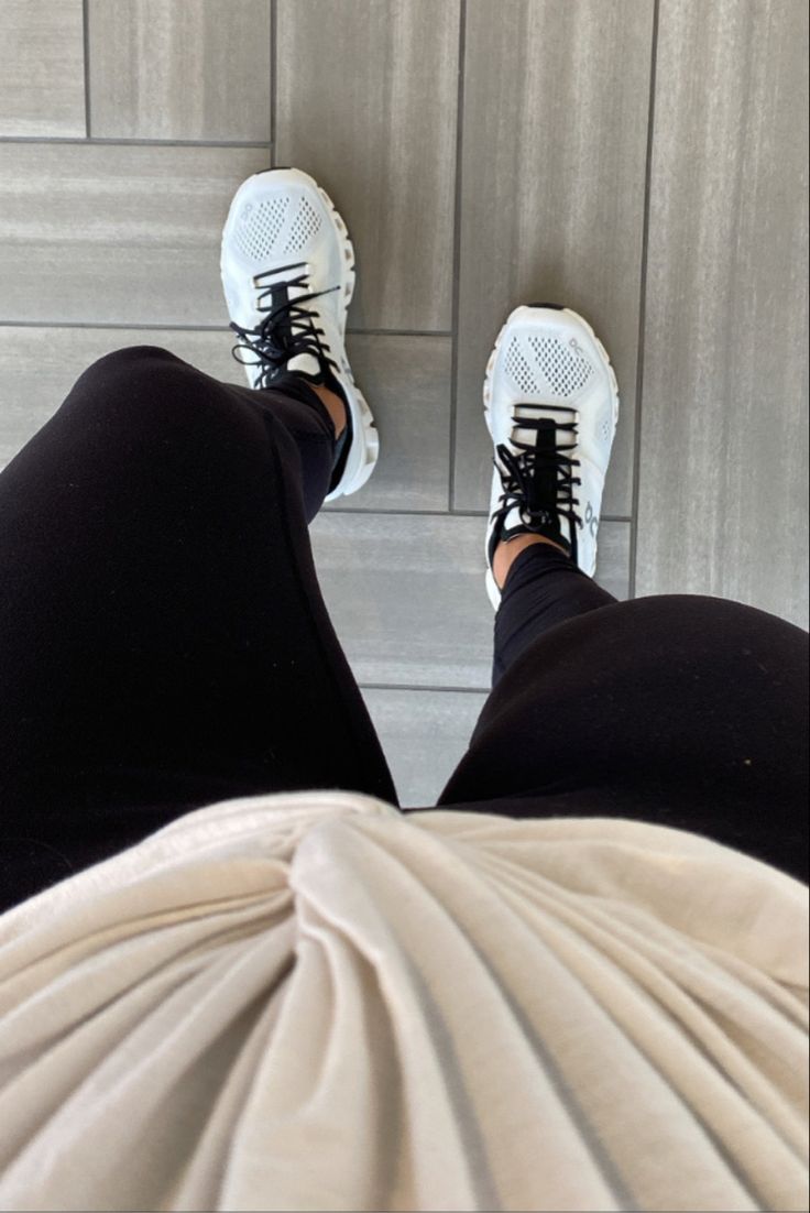 Cute On Cloud Outfits, On Cloud X Shoes Running Women, On Cloud X Outfit, Cloudswift Running Shoe Outfit, 2022 Tennis Shoe Trends, White Running Shoes Outfit Casual, Women On Cloud Shoes, Womens On Cloud Shoes Outfit, Lululemon Shoes Outfit