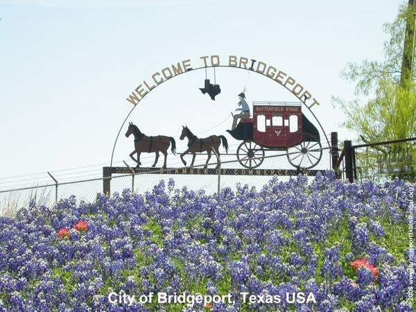 there is a sign that says, welcome to bridbeeer with horses and buggies on it