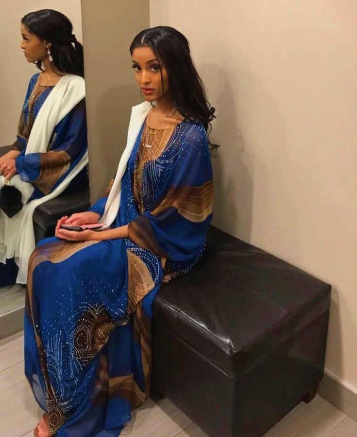 Somali beauty Arab Inspired Fashion, Dirac Somali Dresses, Baati Somali Dress, Somali Wedding Dirac, Somali Traditional Dress, Somali Traditional, Somali Fashion, Somali Aesthetic, Somali Dress