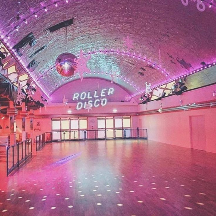 Disco Disco Floor, 50s Aesthetic, Disco Aesthetic, Industrial Room, Roller Rink, Roller Disco, American Graffiti, New Retro Wave, 80s Aesthetic