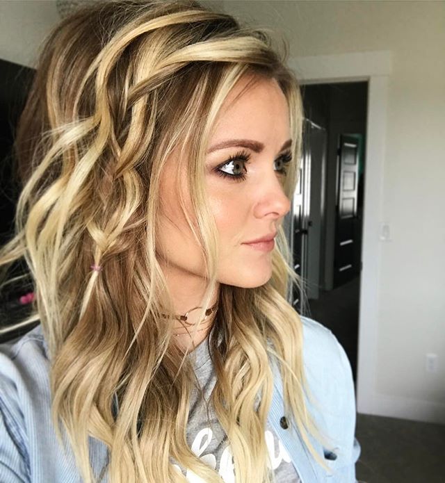 Harmony Beus (@harmonize_beauty) • Instagram photos and videos Loose Side Braid, Harmonize Beauty, Harmony Beus, Curl Wand, Dunner Wordend Haar, Wash Hair, A Messy Bun, Maskcara Beauty, The Good News