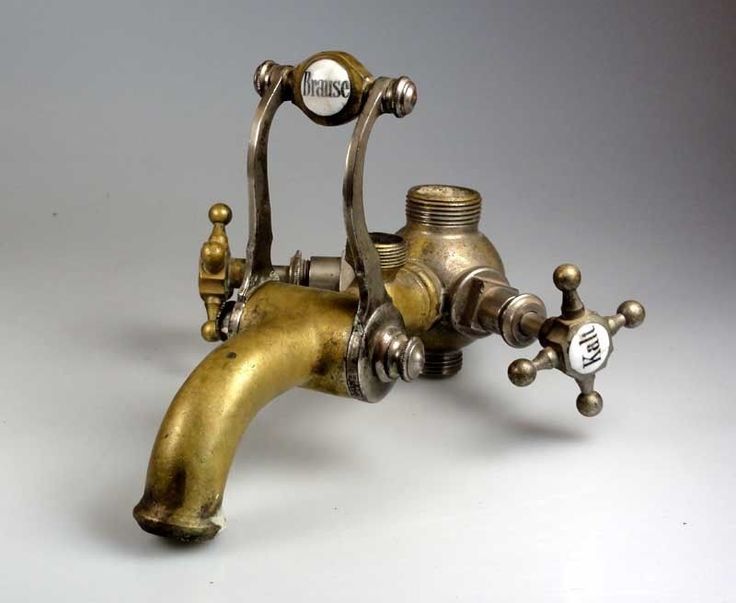 an old faucet with two spigots attached to it