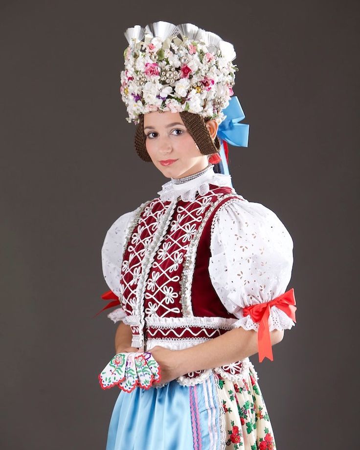 Rejdová, Gemer, Slovakia Folk Clothing, European Culture, Folk Dresses, Folk Fashion, School Themes, Belly Dancers, Folk Costume, Big Bows, Traditional Outfits