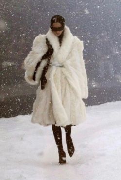 Russian Winter, Russian Fashion, Winter Fits, White Fur, Coat Outfits, Winter Aesthetic, Fur Fashion, Mode Inspo, Doja Cat