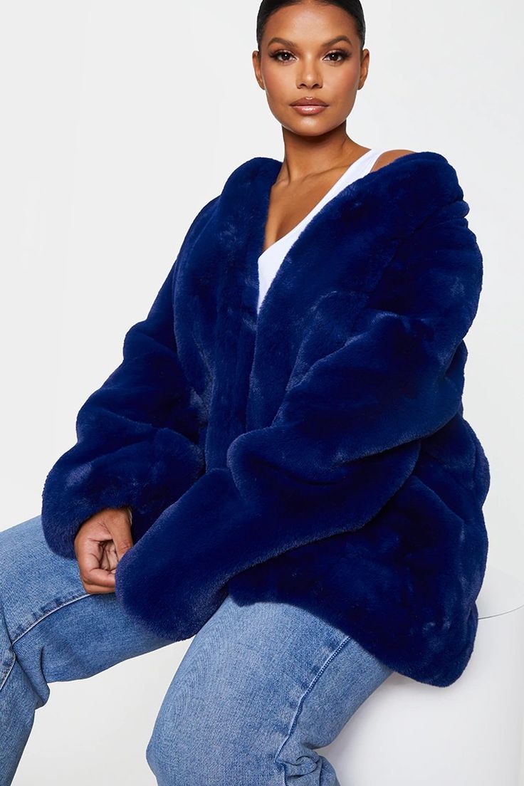 Add a pop of colour into any outfit instantly with this coat. Featuring a blue faux fur material with an oversized fit, what's not to love? Style with a white bodysuit, split hem jeans, and a printed shoulder bag. Fur Coat Plus Size, Faux Fur Coat Outfit, Faux Fur Coats Outfit, Blue Faux Fur Coat, Grey Peacoat, Split Hem Jeans, Fur Coat Outfit, Coat Plus Size, Faux Fur Material