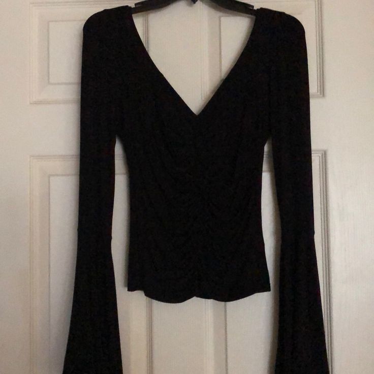 Free People. Black. Bell Sleeve Top. Never Worn! Short Sleeve Going Out Top, Edgy Black Stretch Blouse, Black Stretch Top For Night Out, Edgy Tops For Going Out In Fall, Fitted Casual Tops For Going Out, Chic Black Stretch Tops, Black V-neck Top For Night Out, Casual Black Fitted Blouse, Chic Black Top For Going Out