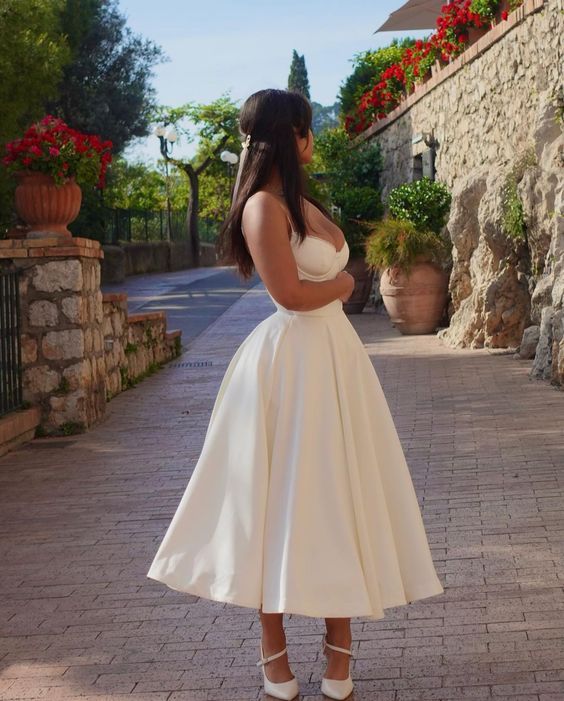 Détails de l'article :

 Numéro de produit : C2528

 Tissu: Satin

 Silhouette : Robe de bal

 Manches : Sans manches

 Style de dos : fermeture éclair Sweetheart Bridal, Prom Dresses Sleeveless, Looks Party, Bridal Party Dresses, Looks Chic, Dresses Evening, Elegant Outfit, Classy Dress, White Satin