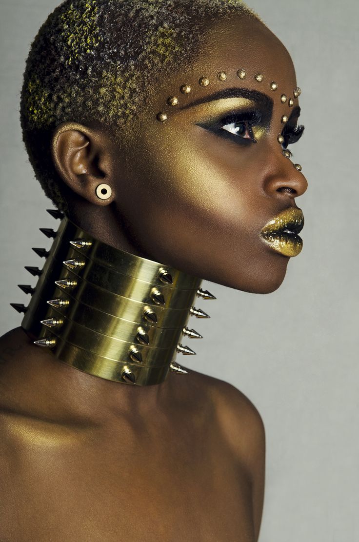 Love eyes & lips Extreme Make-up, African Makeup, Afro Futurism, Makeup Inspired, Short Afro, Hairstyles Natural, Hair Afro, Afrikaanse Mode, Gold Makeup