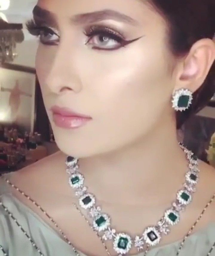 AYeza Khan Ayeza Khan, Diamond Necklace