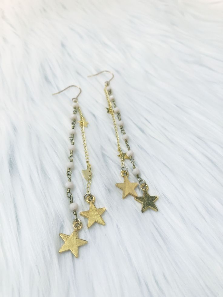 Star dangle earrings Star Dangle Earrings, Beaded Star, Trendy Jewelry, Star Earrings, Jewelry Inspiration, Crafts To Make, Cross Necklace, Dangle Earrings, Jewelry Making