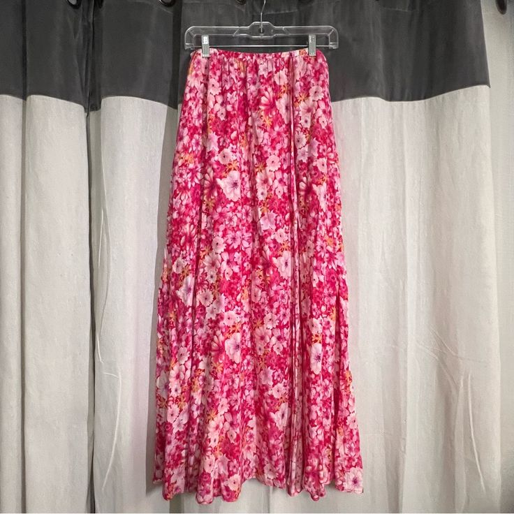 Pink Floral Printed Maxi Skirt With Elastic Waistband. Never Worn. Pink Floral Print Maxi Bottoms, Pink Floral Print Maxi Skirt For Vacation, Pink Maxi Skirt With Elastic Waistband For Summer, Non-stretch Pink Lined Maxi Skirt, Flowy Pink Skirt With Elastic Waistband, Pink Floral Print Maxi Skirt For Brunch, Summer Floral Print Maxi Skirt For Daywear, Floral Print Maxi Skirt For Summer Daywear, Flowy Pink Pleated Maxi Skirt