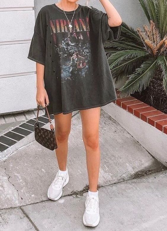 Outfit Aesthetic Grunge Summer ; Outfit Aesthetic Grunge | 1000 Grunge Summer Outfits, Outfits Aesthetic Grunge, Oversized Shirt Outfit, Print Shirts Women, Grunge Dress, Chique Outfits, Fashion 90s, Vanilla Girl, Brunch Outfit