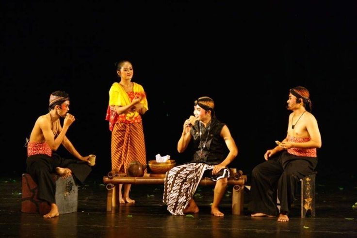 Kumpulan Contoh Cerkak Bahasa Jawa Terlengkap Dan Update Uziyanuar Teater Jenis Jenis Teater