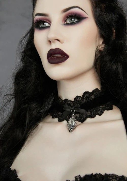 Glam Gothic Makeup, Gothic Eyeshadow Looks, Gothic Bridal Makeup, Goth Bride Makeup, Gothic Bride Makeup, Goth Bridal Makeup, Victorian Gothic Makeup, Dark Romantic Makeup, Dark Bridal Makeup