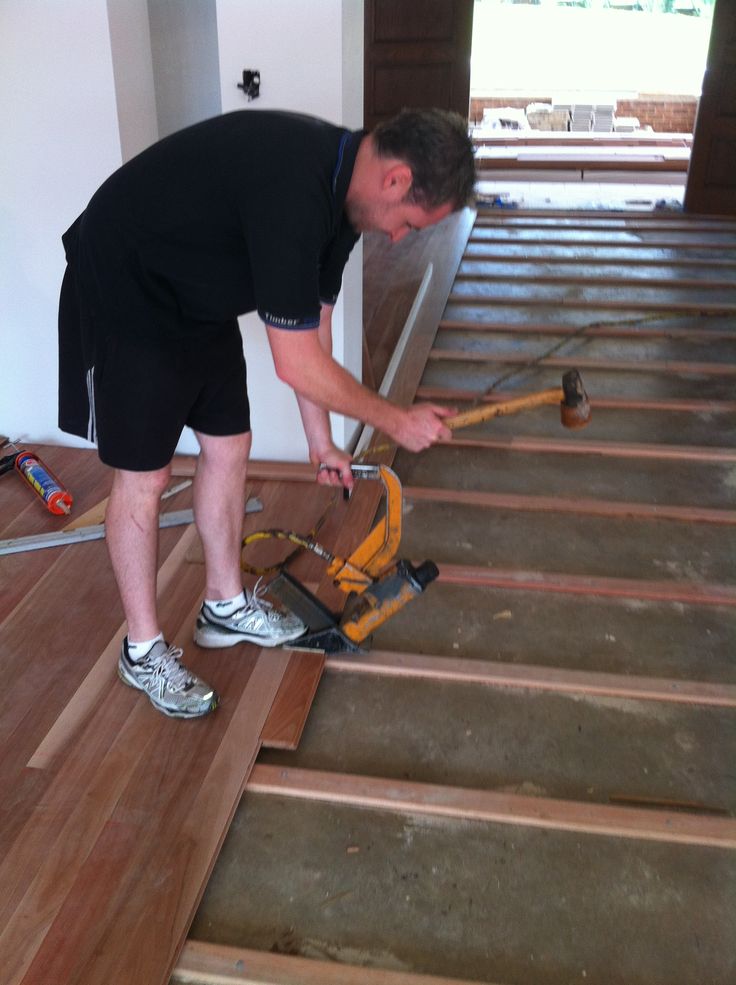 a man is working on some stairs with an electric hand held sawtoothing machine