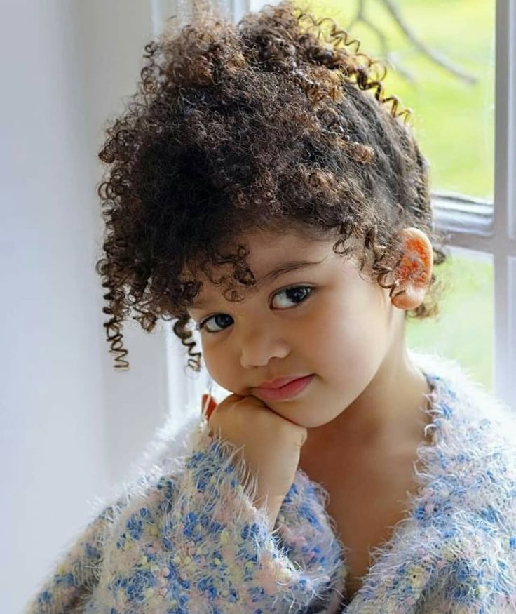 Awww 😍 😍 😍 Mixed Kids Hairstyles, Kids Hairstyles For Wedding, Mix Baby Girl, Biracial Hair, Kids Curly Hairstyles, Natural Beauty Hacks, Cute Mixed Babies, Hairstyles Kids