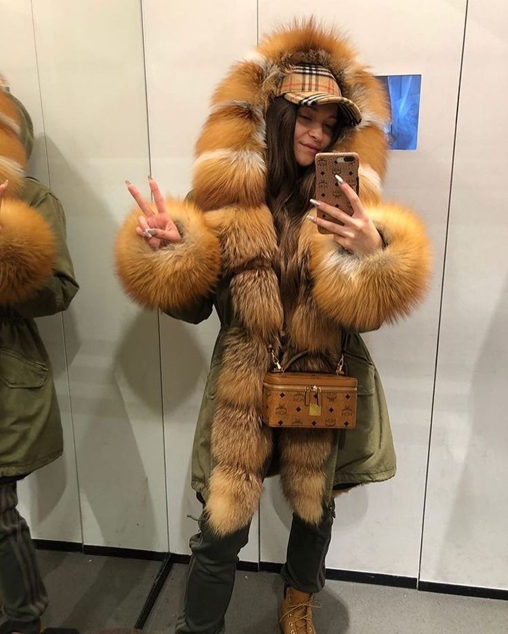 Valentino Beauty, Quilted Parka, Fur Parka, Fur Hat, People Standing, Fur Fashion, 2 People, Fox Fur, Beauty Blogger