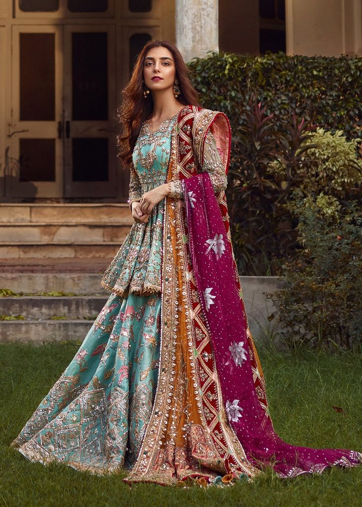 Mehndi Outfits for Brides 2020 by Pakistani Designers Pakistani Bridal Couture, Orang India, Bridal Mehndi Dresses, Mehndi Dress, Desi Wedding Dresses, Gaun Fashion, Pakistani Wedding Outfits, Pakistani Wedding Dress, 파티 드레스