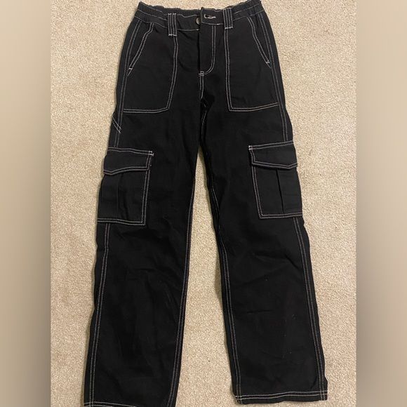 black bdg skater jeans Skater Girl Pants, Skater Outfit, Skater Pants, Skater Outfits, Skater Jeans, Bdg Jeans, Skater Girls, Dream Style, Black Cargo