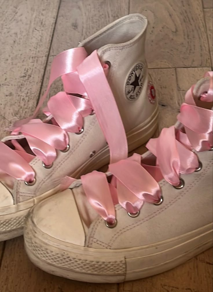 Ribbon As Shoe Laces, Shoes With Ribbon Laces, Converse With Ribbon Laces, Uf Aesthetic, Makeup Competition, Silly Shoes, Ribbon Shoelaces, Shoes With Ribbon, Ribbon Aesthetic