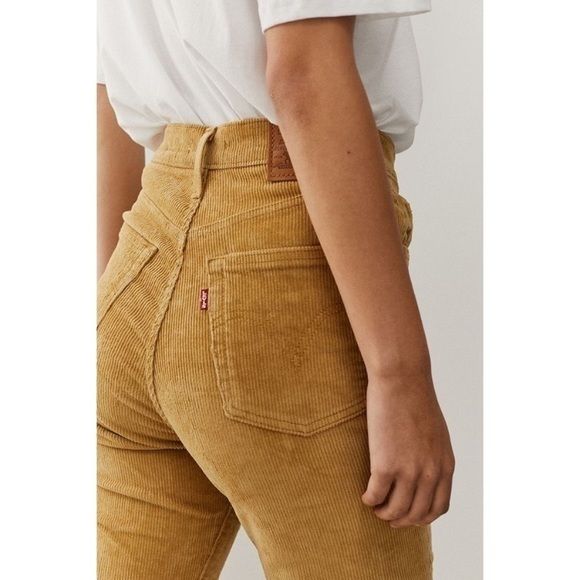 *** 5 Star Rated By My Previous Customers *** Levi's With An Extra-High Rise To Help Define Your Waist Now With A Modern Bootcut Leg. Plush Corduroy Gives These Pants An Ultra-Cozy Feel. Color: Iced Coffee 97% Cotton, 3% Elastane Levi's Corduroy Bottoms For Fall, Levi's Corduroy Bottoms For Spring, Levi's Casual Corduroy Bottoms, Levi's Brown Bottoms For Spring, Levis Ribcage, Low Waisted Jeans, Straight Fit Denim, Levi Strauss Jeans, White Denim Jeans