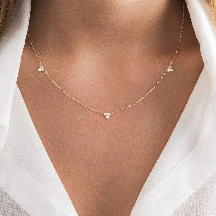 Womens Necklaces Simple, Christian Jewellery, Womens Diamond Necklace, Custom Jewelry Necklaces, Arrow Designs, Slender Neck, Diamond Gifts, Diamond Necklace Simple, Round Diamond Pendant