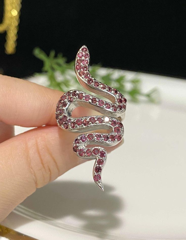 Vintage Sterling Silver Natural Rhodolite Snake Ring....Marked 925... Size 8...Total of weights 11.1grams...Measure of Face 42.8MM...It's in very good condition. Snake Ring, Rings Statement, Sterling Silber, Vintage Sterling Silver, Halloween Shopping, Statement Rings, Beauty Book, Jewelry Rings, Ring Size