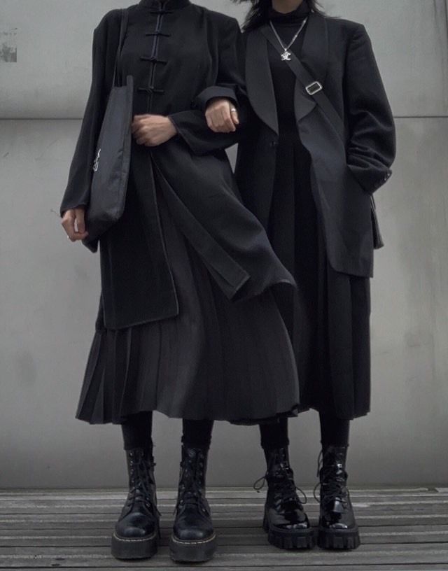 Shirt Dress With Stockings Outfit, Winter Outfits Dark Aesthetic, Black Layering Outfit, Post Modern Fashion, Layered Black Outfit, 170 Cm Tall Girl, Mid Size Goth, Japan Clothing Style, Japanese Goth Fashion