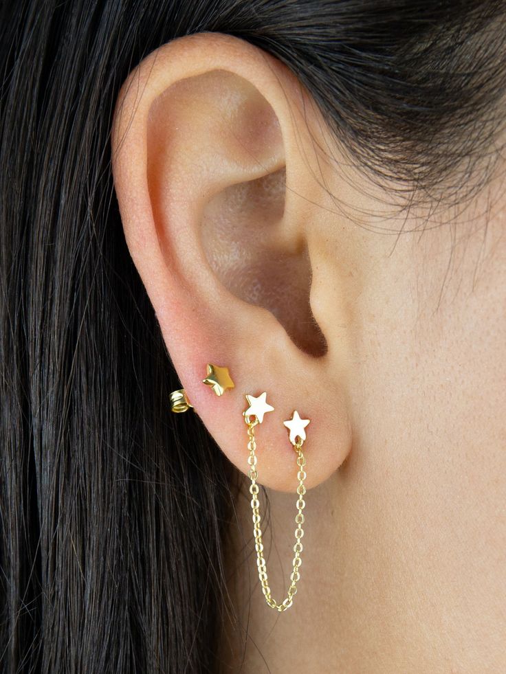 Triple Ear Piercing, Second Ear Piercing, Unique Ear Piercings, Ear Piercings Chart, Double Ear Piercings, Earrings Outfit, Cool Ear Piercings, Pretty Ear Piercings, Double Piercing