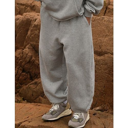 Jogging Outfit, Pocket Sweatpants, Pants Outfit Men, Baggy Sweatpants, Sweatpants Outfit, Trouser Pocket, Cool Outfits For Men, Grey Sweatpants, Polo Golf