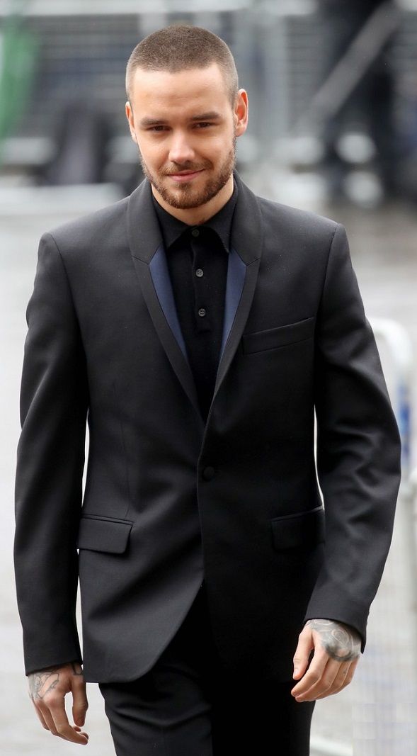 Liam Payne Buzz Cut, Liam Payne, Haircuts For Men, Mens Hairstyles, Suit Jacket, Hair Cuts, Celebrities, Hair Styles