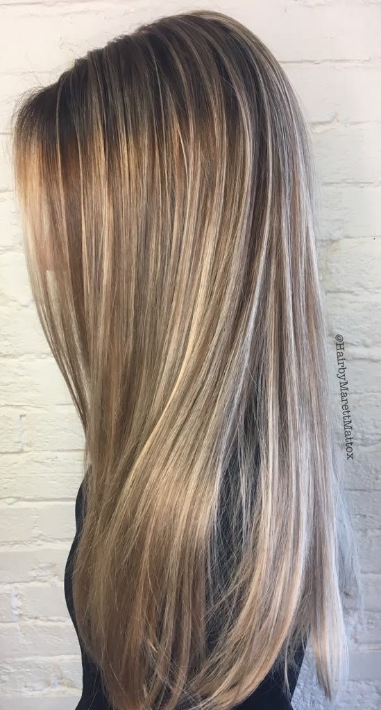 Blonde babylights Hair Blonde Highlights Lowlights, Blond Balayage, Brunette Hair With Highlights, Gorgeous Hair Color, Brown Hair With Blonde Highlights, Hair With Highlights, Brown Hair Balayage, Blonde Hair Inspiration, Blonde Hair With Highlights