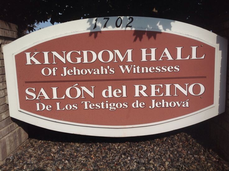 a sign for the kingdom hall of jehovah's witnessess in salon del reino