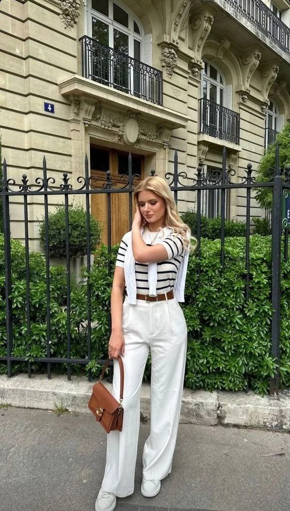 Top 25 Best Old Money Aesthetic Outfits - Must Have Summer Outfits 2024 51 Hotel Outfit Ideas Summer, Autumn Old Money Outfits, Outfit Pantalon Blanc, Rome Aesthetic Outfit, Old Money Ootd, Adrette Outfits, Stile Boho Chic, Europe Outfits, Chic Summer Outfits