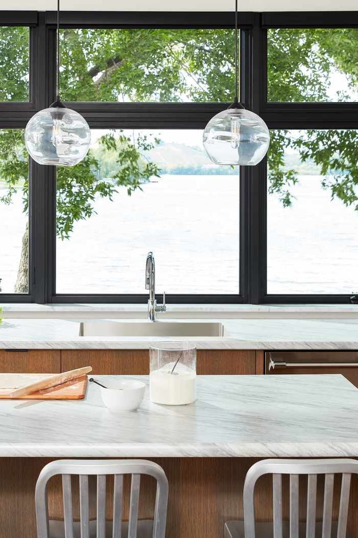 A minimalist kitchen will make cooking easier and more beautiful. Here's how to get the less-is-more look, according to experts. #details #easyhomedecorideas #homedecorinspiration #homeimprovementideas #marthastewart