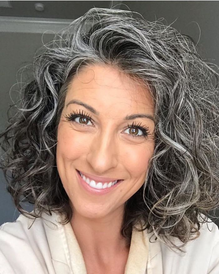 30 Women Who Stopped Dyeing Their Hair And Embraced Their Natural Gray Look (New Pics) | DeMilked Curly Gray Hair, Grey Hair Transformation, Grey Curly Hair, Grey Hair Inspiration, Beautiful Gray Hair, Gray Hair Growing Out, Silver Grey Hair, Natural Gray Hair, Transition To Gray Hair