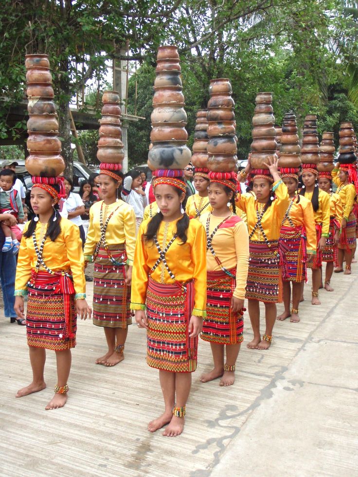 Filipino Outfits, Beautiful Philippines, Filipino Heritage, Filipino Art, People Of Interest, Traditional Costume, We Wear, Southeast Asia, Philippines