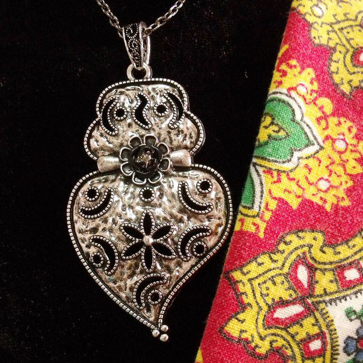 Portuguese folk Heart of Viana style Silver tone pendant jewelry necklace. $39.00...#portuguesefolkjewelry#portuguesevianaheart#madeinPortugal#portugalfolkart#portuguesefolkpendant#silverchubbyheartnecklace Country Women, Traditional Jewelry, Black Rose, Jewelry Necklace, Made By Me, Artisan Jewelry, Pendant Jewelry, Necklace Etsy, Patina