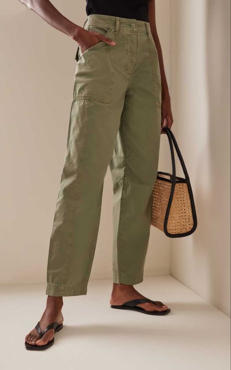 Khaki Pants Outfit, Cotton Cargo Pants, Cargo Pants Outfit, Comfy Pants, Cargo Pant, Australian Fashion, Basic Outfits, School Fashion, London Fashion