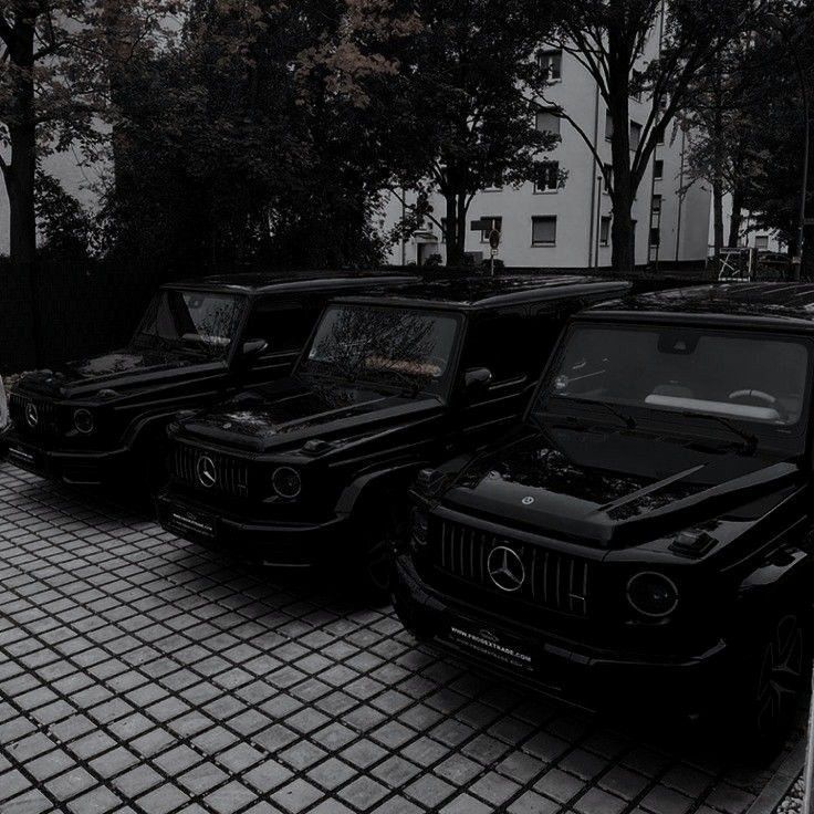 a row of black mercedes benzs parked next to each other