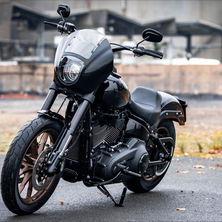 a black motorcycle is parked on the street