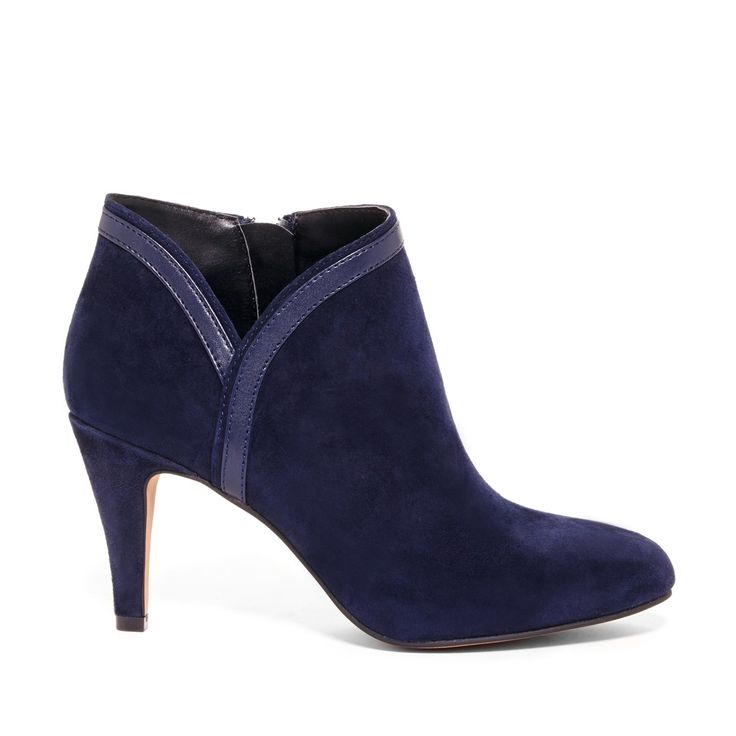 Awesome navy blue shoe. Navy Blue Boots, Blue Suede Boots, Navy Boots, Navy Blue Shoes, Chili Red, Shoes World, Shoes Boots Ankle, Fabulous Shoes, Sole Society