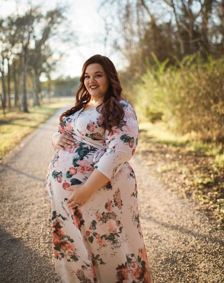 Plus size maternity photos Maternity Shoot Outfit, Baby Bump Photoshoot, Plus Size Maternity Dresses, Maternity Photoshoot Outfits, Plus Size Maternity, Formal Maternity Dress, Baby Bump Style, Maternity Photoshoot Poses, Cute Maternity Outfits