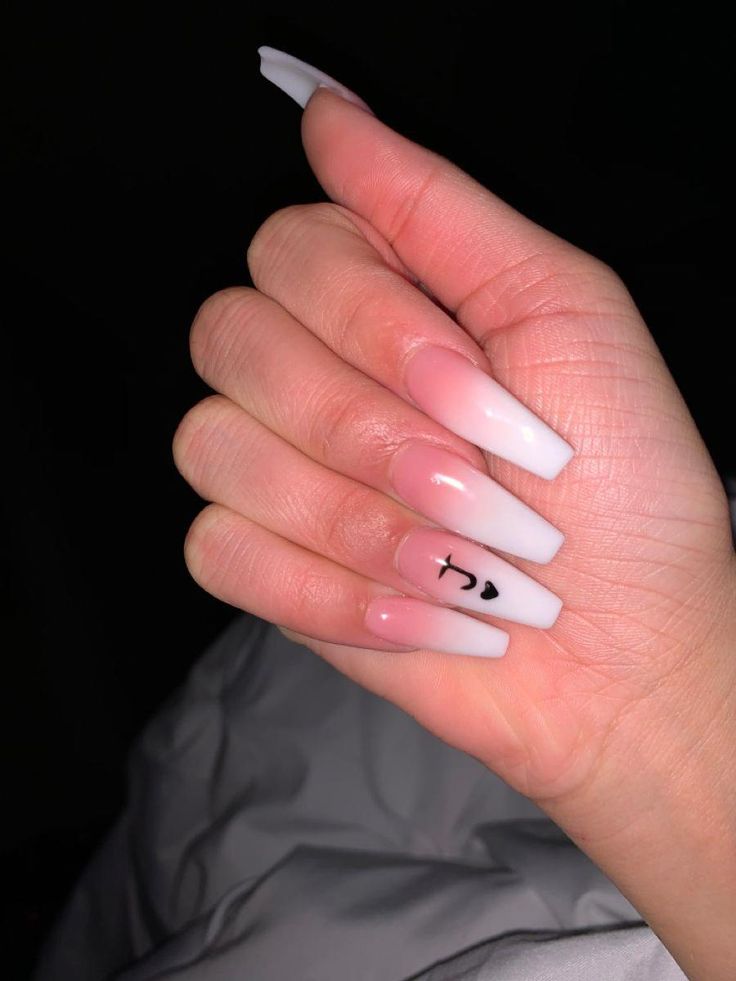 Ombré nails with initial of significant other #ombreacrylicnails Nails With Initials, Paznokcie Hello Kitty, J Nails, Ombre Acrylic, Red Acrylic Nails, Ombre Acrylic Nails, White Acrylic Nails, Simple Acrylic Nails, Long Acrylic Nails Coffin