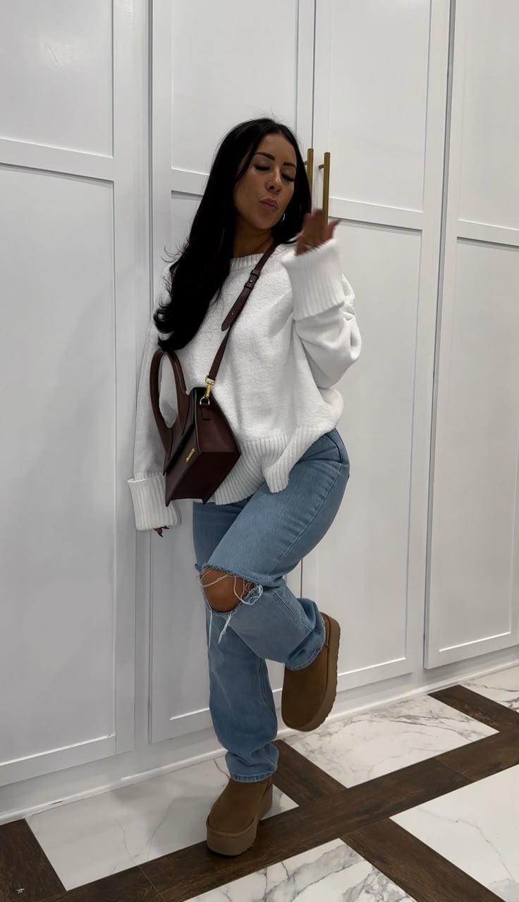 Shop our Influencers' top picks on Amazon Uni Winter Outfits Casual, Ugg Outfits, Uggs Outfits, Uni Fits, Thanksgiving Outfit Women, Mode Zara, Fashion Outfits Casual, Winter Fashion Outfits Casual, Mom Era