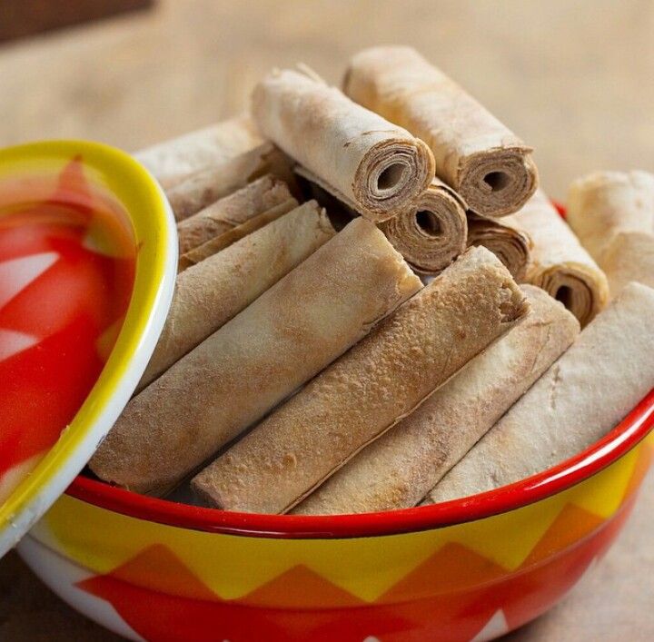 there are some cinnamon sticks in a bowl