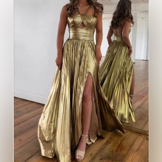 Gold Sherri Hill Dress Used Only Once Size 10 Perfect Condition Evening Wear Dresses, Formal Prom Dress, Dress Drape, Looks Party, Long Evening Gowns, Formal Dresses Short, Grad Dresses, Looks Chic, Evening Gowns Formal