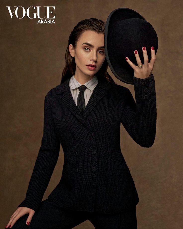 Lily Collins, Suit and Tie. Lily Jane Collins, ليلي كولينز, Vogue Arabia, Woman In Suit, Phil Collins, Woman Suit Fashion, Lily Collins, Tomboy Fashion, Mode Vintage